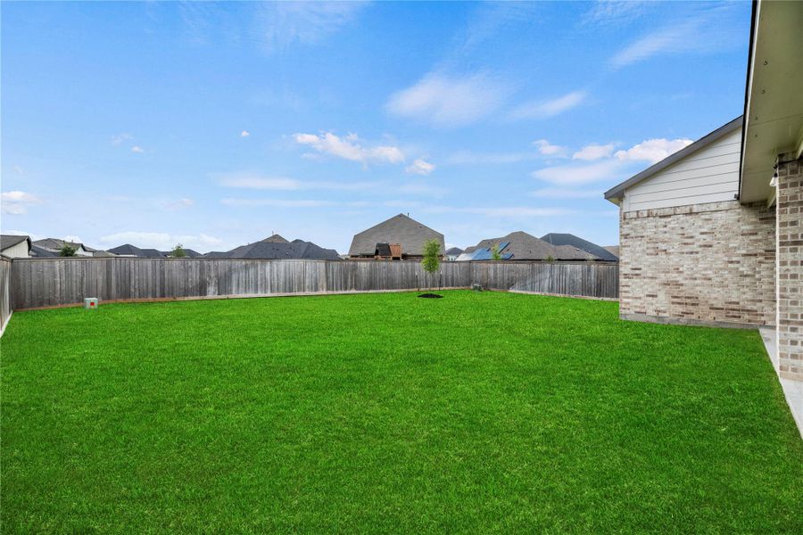 A blank slate for your backyard oasis, whether you’re channeling the Griswold’s over-the-top dream pool or the swanky vibes of a five-star resort, this space is ready to make a splash.
