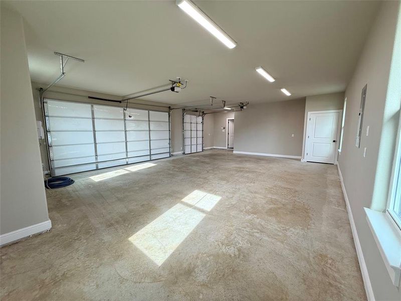 Spacious, unfurnished interior of a new home in , Granbury (Image 22).