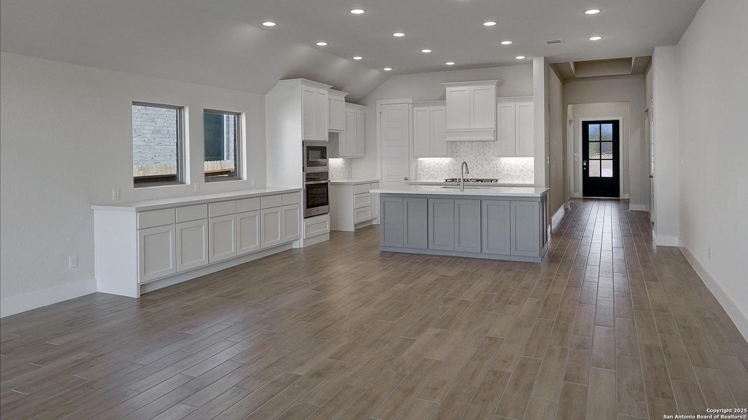 Spacious, unfurnished interior of a new home in Ladera 50', San Antonio (Image 20). Spacious, unfurnished interior of a new home in Ladera 50', San Antonio (Image 20).