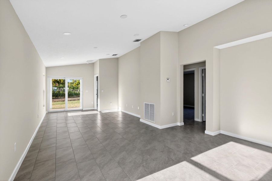 138 SEMINOLE LIVING 2