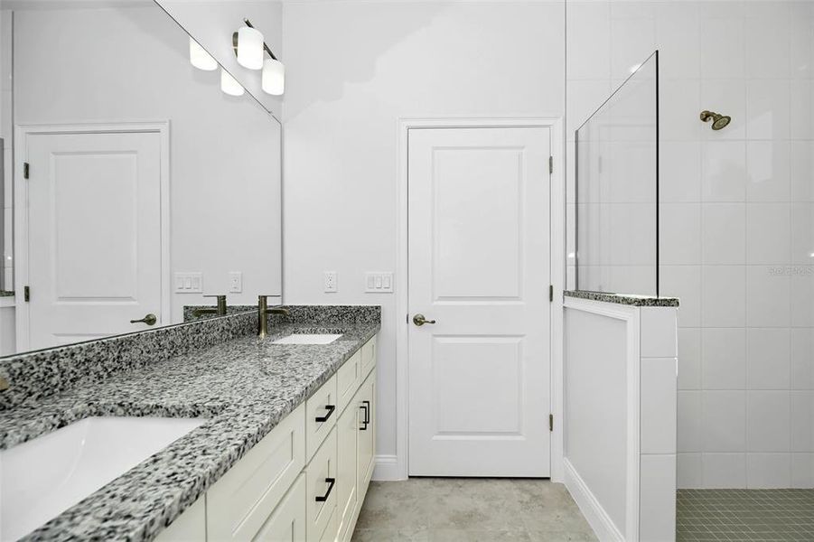 Furnished interior view inside a new home in , Dunnellon (Image 12).