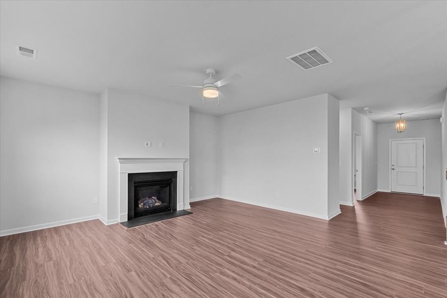 Spacious, unfurnished interior of a new home in Fieldstone, Lexington (Image 20).