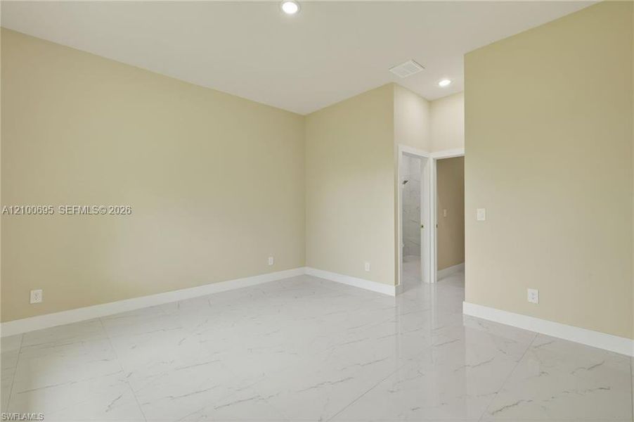 Spacious, unfurnished interior of a new home in , Lehigh Acres (Image 15).