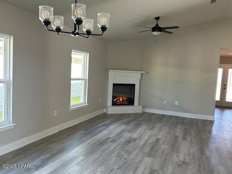 Spacious, unfurnished interior of a new home in College Station, Panama City (Image 5).