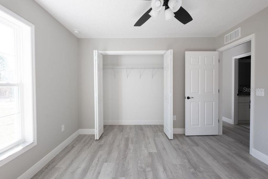 Spacious, unfurnished interior of a new home in , Citrus Springs (Image 29).