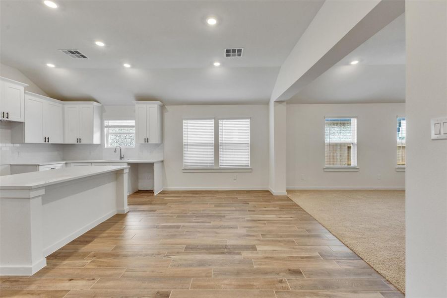 Spacious, unfurnished interior of a new home in , Angleton (Image 32).