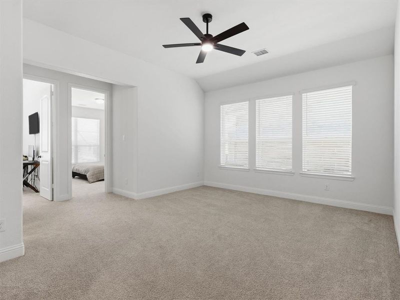 Spacious, unfurnished interior of a new home in Nelson Lake, Rockwall (Image 23). Spacious, unfurnished interior of a new home in Nelson Lake, Rockwall (Image 23).