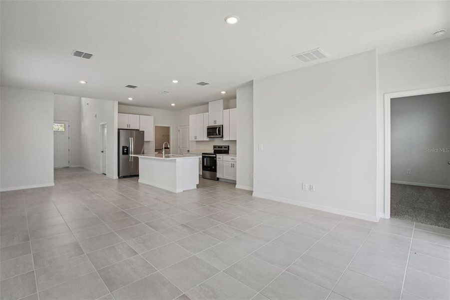 Spacious, unfurnished interior of a new home in Two Rivers - Premier Series, Zephyrhills (Image 38).