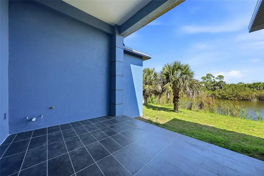 Exterior details and patio area of a home in , Port Charlotte (Image 3).