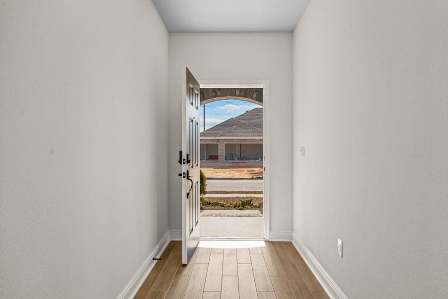 Spacious, unfurnished interior of a new home in Natureview, Freeport (Image 22).