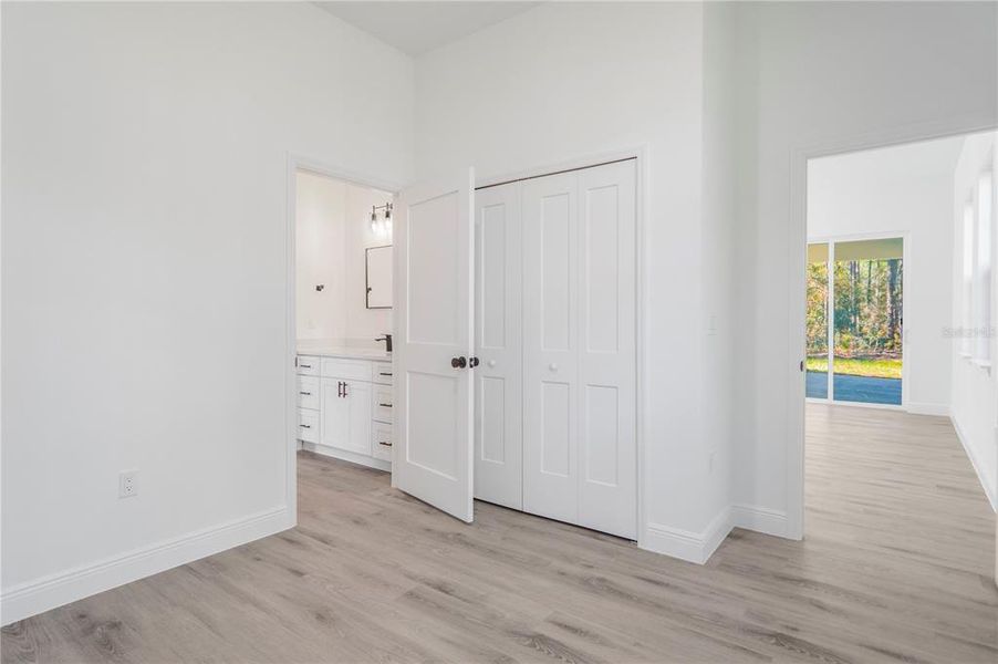 Spacious, unfurnished interior of a new home in , Dunnellon (Image 22).