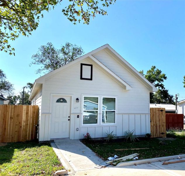 Actual home. Beautiful 3 bedroom 2 bath home with cedar fencing and back porch Actual home. Beautiful 3 bedroom 2 bath home with cedar fencing and back porch