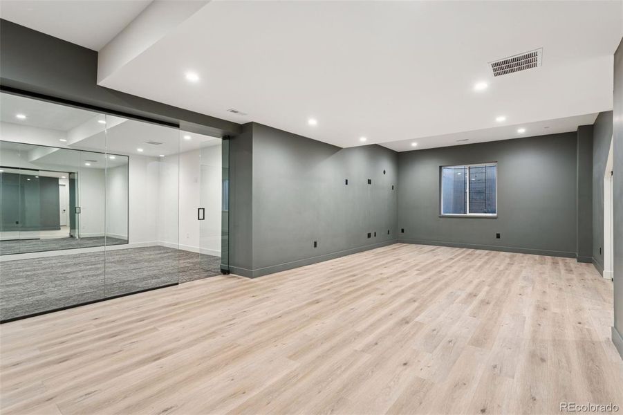 Spacious, unfurnished interior of a new home in , Denver (Image 44).