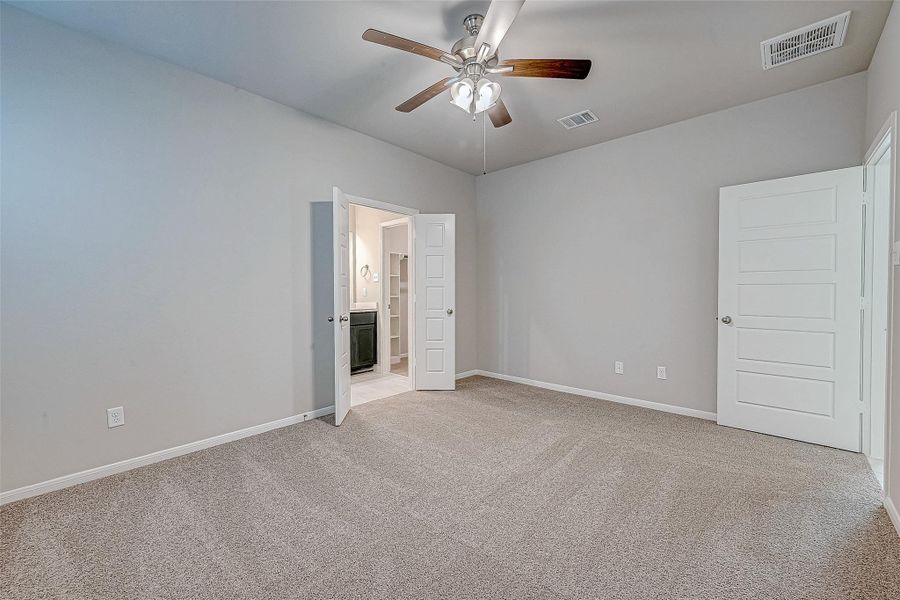 Spacious, unfurnished interior of a new home in Woodland Lakes, Huffman (Image 24).