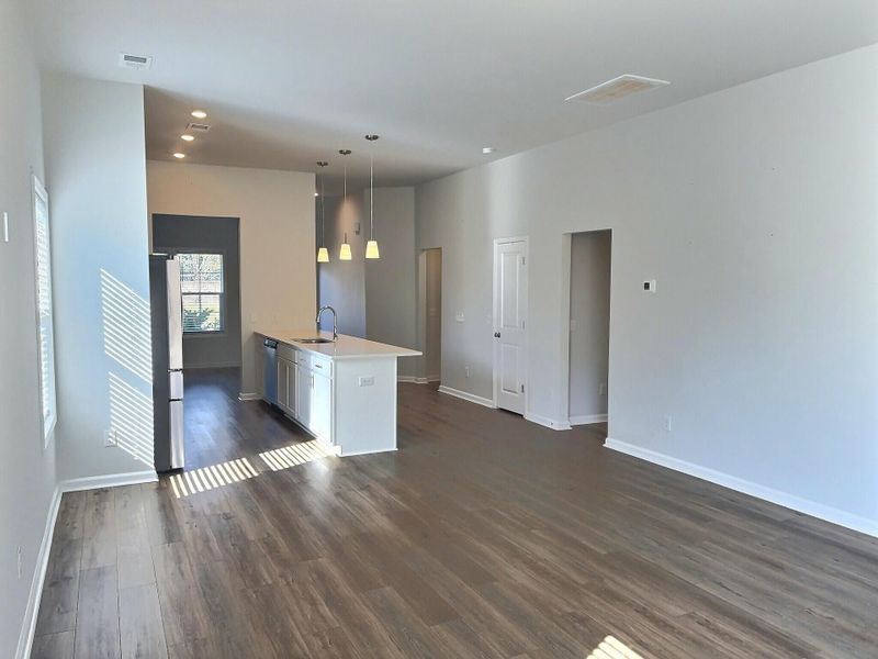 Spacious, unfurnished interior of a new home in Six Oaks, Summerville (Image 16).