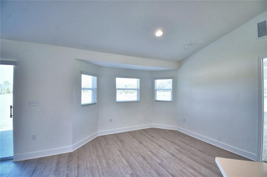 FORMAL DINING AREA