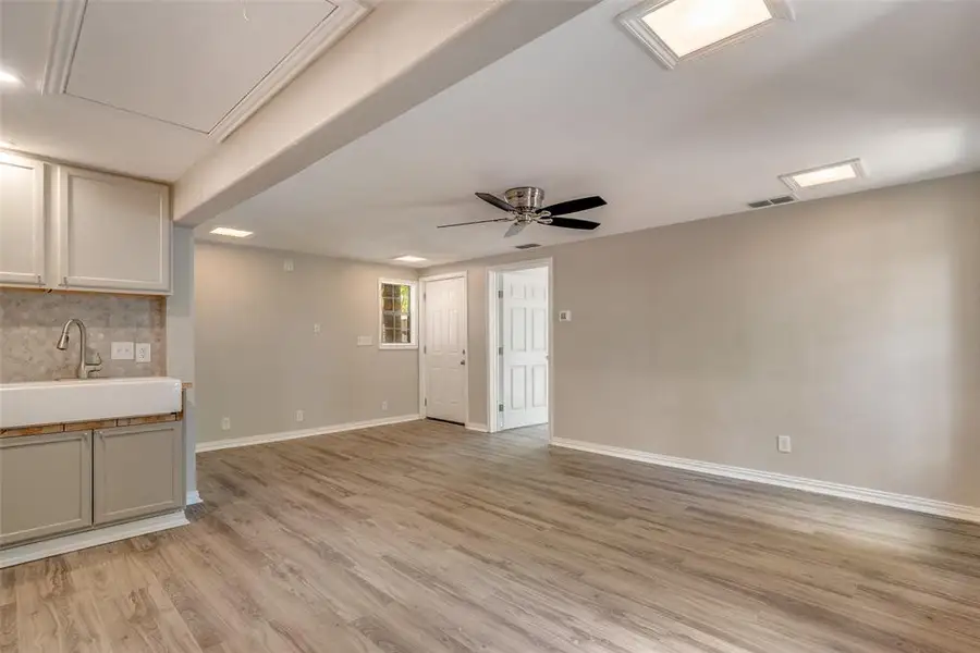 Spacious, unfurnished interior of a new home in , Granbury (Image 6). Spacious, unfurnished interior of a new home in , Granbury (Image 6).