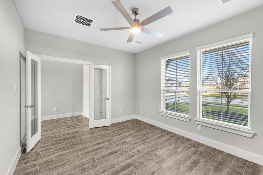 Spacious, unfurnished interior of a new home in Briarwood Crossing, Rosenberg (Image 43).