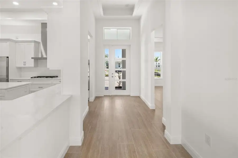 Spacious, unfurnished interior of a new home in , Sarasota (Image 28).
