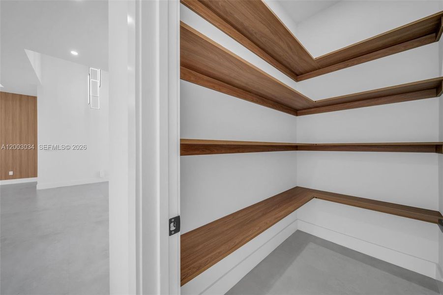 Spacious, unfurnished interior of a new home in , Cape Coral (Image 21).