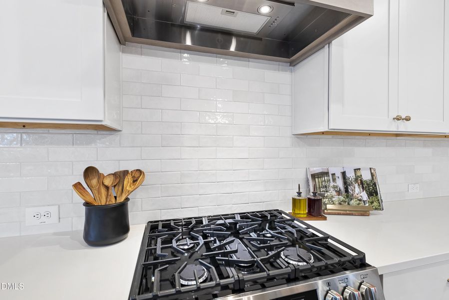 Kitchen w/ natural gas