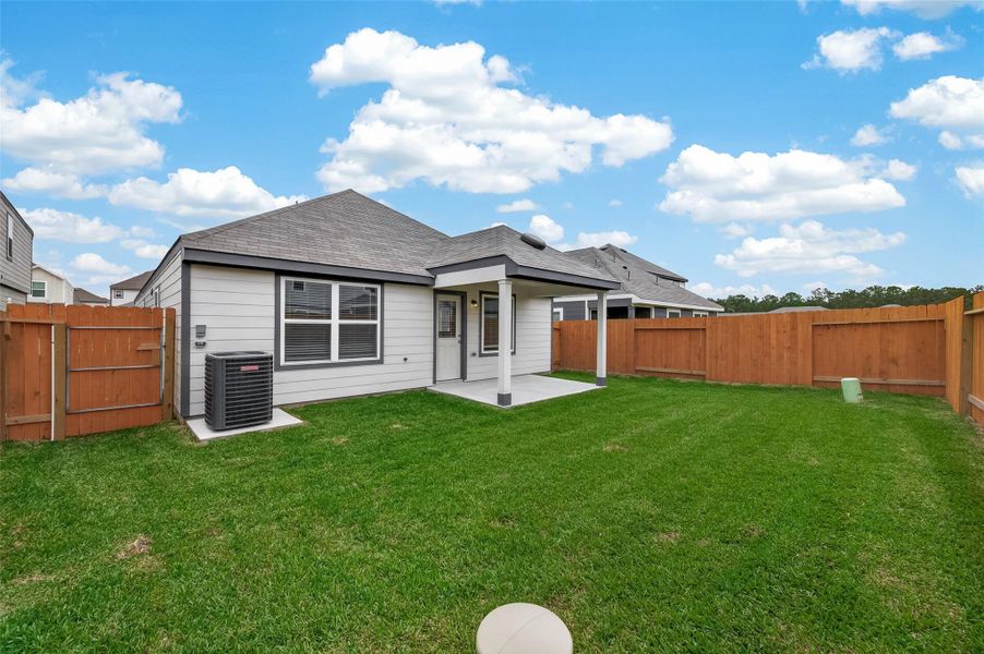 Exterior details and patio area of a home in Wayside Village, Houston (Image 25).