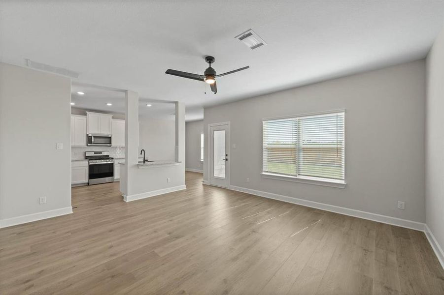 Spacious, unfurnished interior of a new home in Princeton Heights, Princeton (Image 5).