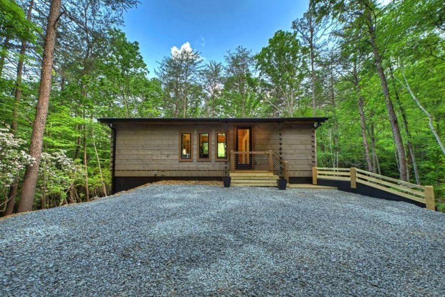 Exterior details and patio area of a home in , Blue Ridge (Image 25).