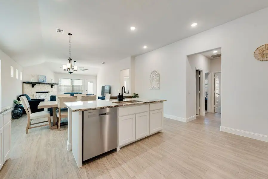 Furnished interior view inside a new home in , Alvarado (Image 11).