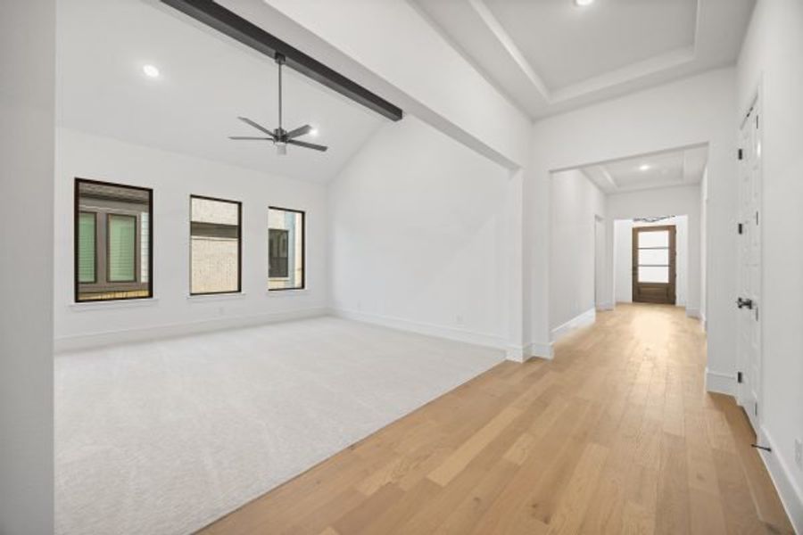 Spacious, unfurnished interior of a new home in Heath Golf and Yacht Club, Heath (Image 20).