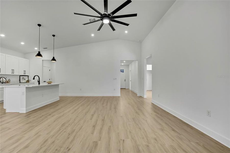 Spacious, unfurnished interior of a new home in , Weeki Wachee (Image 40).