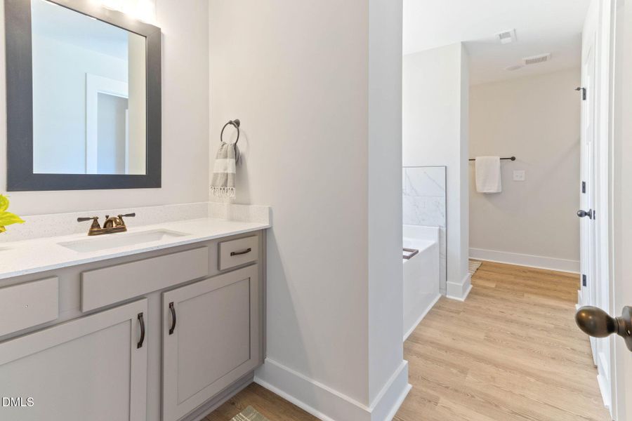 99-web-or-mls-IMG_1086 99-web-or-mls-IMG_1086