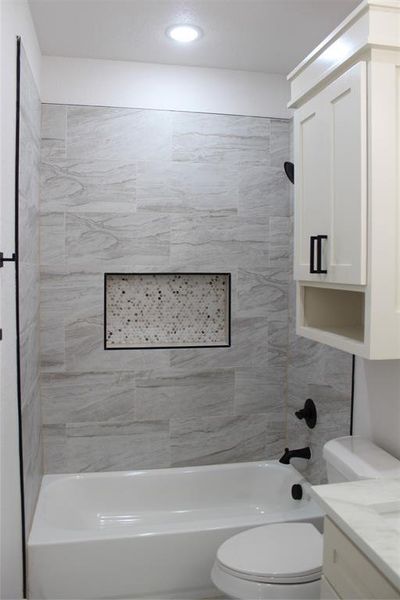 Main Bathroom Main Bathroom