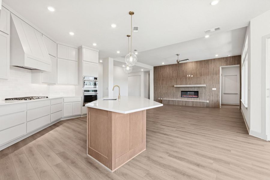 Kitchen - Family Room Kitchen - Family Room