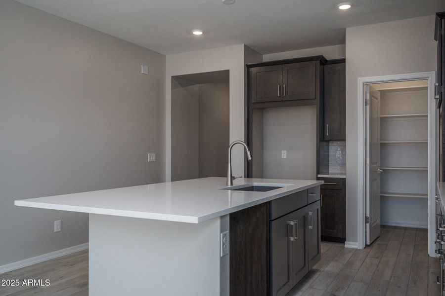 4) KITCHEN 4) KITCHEN