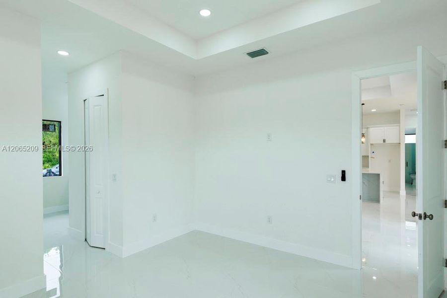 Spacious, unfurnished interior of a new home in , Lehigh Acres (Image 79).