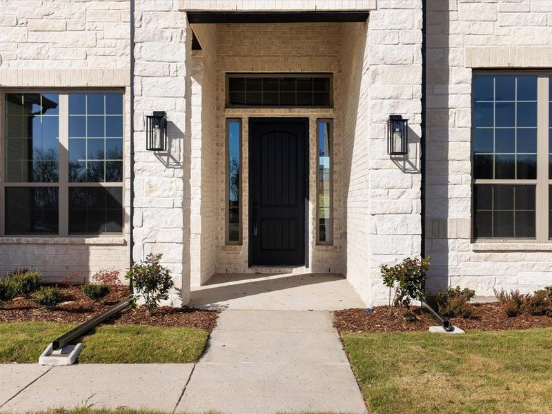 Exterior details and patio area of a home in , Waxahachie (Image 4).