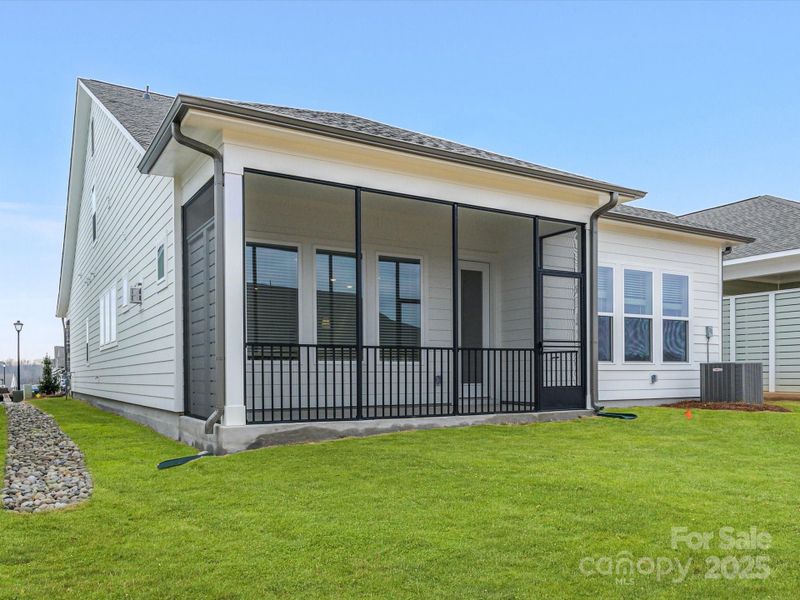 Exterior details and patio area of a home in Encore at Streamside - Classic Series, Waxhaw (Image 4).