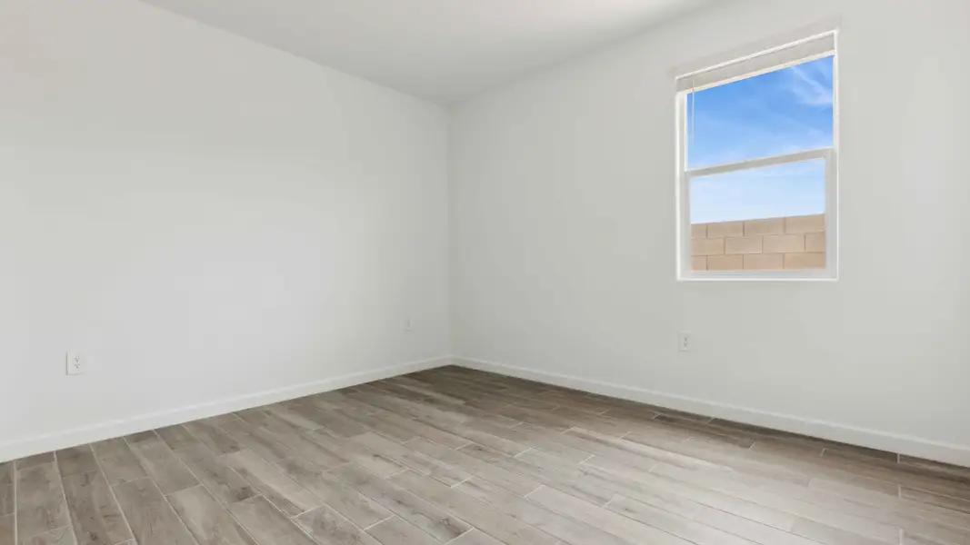 Spacious, unfurnished interior of a new home in Entrada Del Oro, Gold Canyon (Image 16).