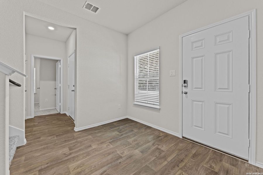 Spacious, unfurnished interior of a new home in Laurel Vistas, San Antonio (Image 21).