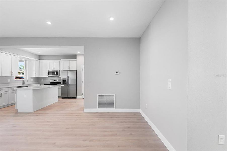 Spacious, unfurnished interior of a new home in , Winter Haven (Image 13).