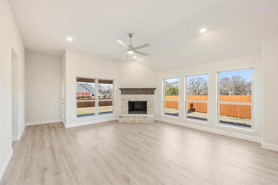 Spacious, unfurnished interior of a new home in El Dorado, Granbury (Image 23).