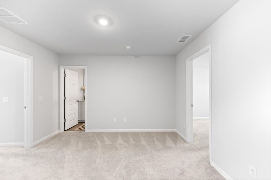 Spacious, unfurnished interior of a new home in Heron's Walk at Summers Corner, Summerville (Image 24).