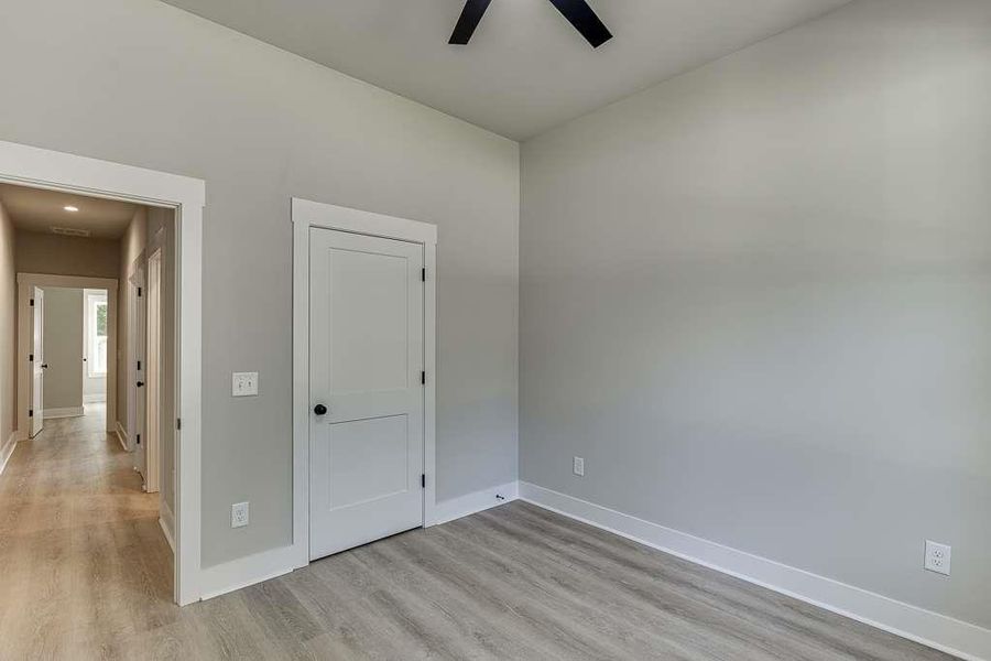 Spacious, unfurnished interior of a new home in , Jefferson (Image 31).