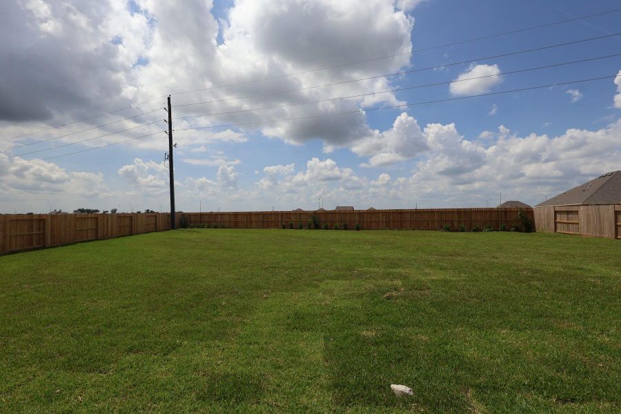 Huge backyard! Huge backyard!