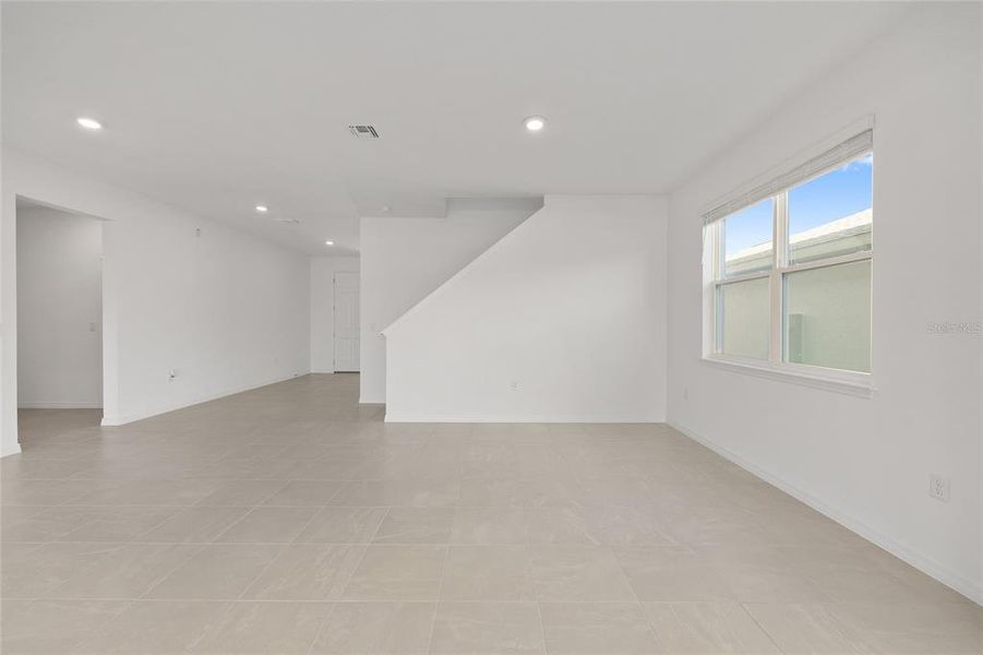 Spacious, unfurnished interior of a new home in Calesa Township, Ocala (Image 20).