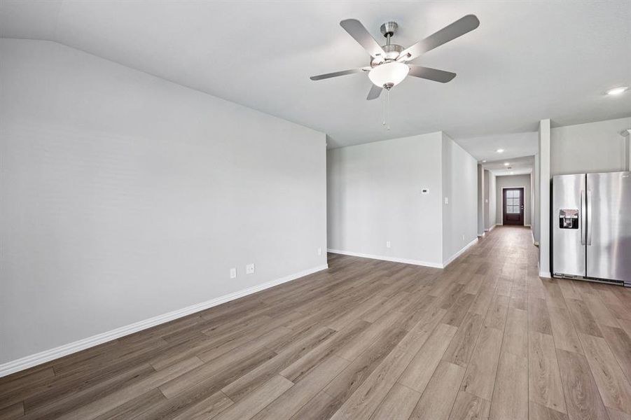 Spacious, unfurnished interior of a new home in Lakehaven - Signature Series, Farmersville (Image 32).