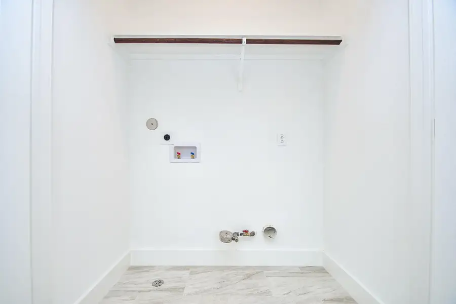 Image 33 of a home in .