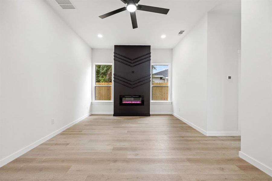 Unfurnished room with light hardwood / wood-style flooring and ceiling fan