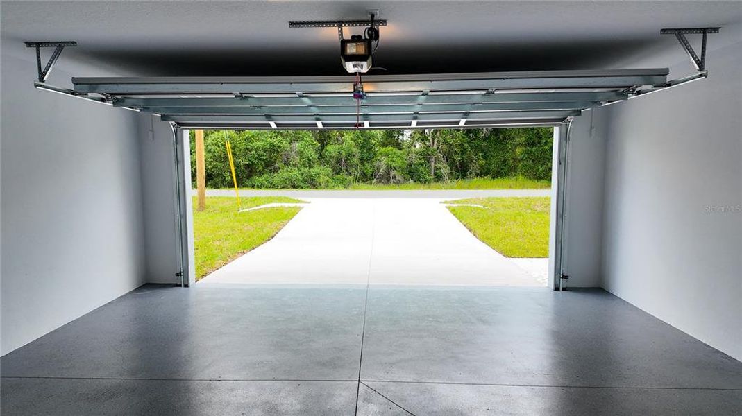 Spacious, unfurnished interior of a new home in , Ocala (Image 15).